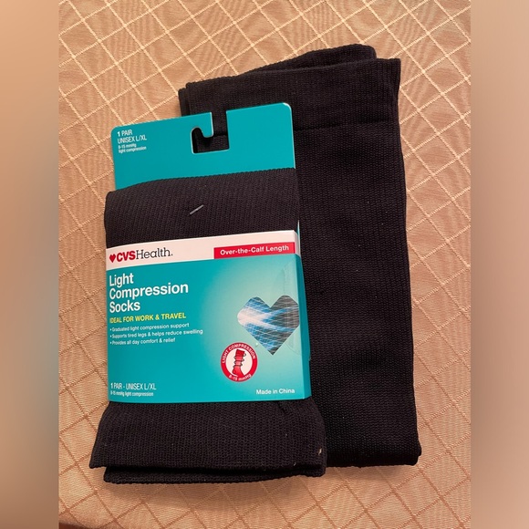 SOLD🍁NWT 2 pair Compression socks are unisex size L/XL - Picture 1 of 4
